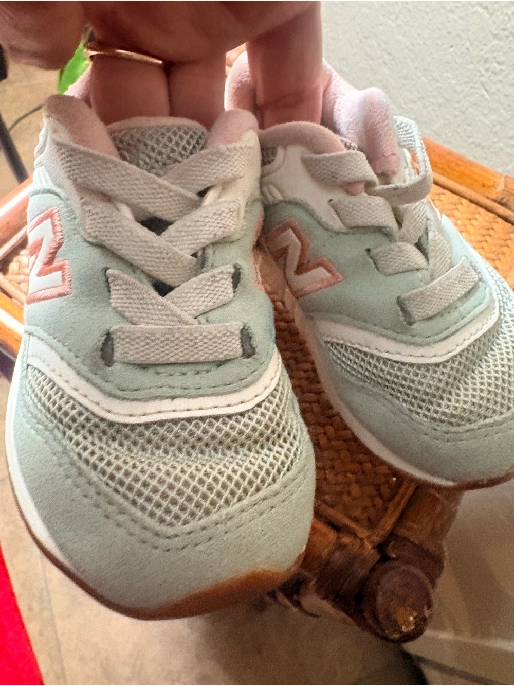 New Balance Kids Light Blue & Pink Lace-Up Sneakers - Picture 4 of 8